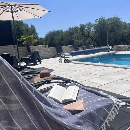 Des Oliviers Climatisee Avec Piscine Privee * Volonne