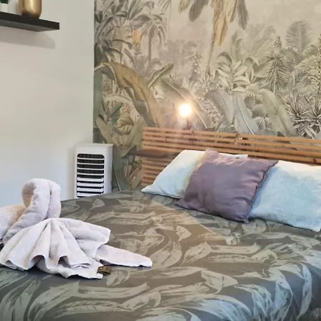 Des Oliviers Climatisee Avec Piscine Privee *